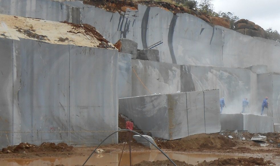Dimensional blocks being extracted at the quarry